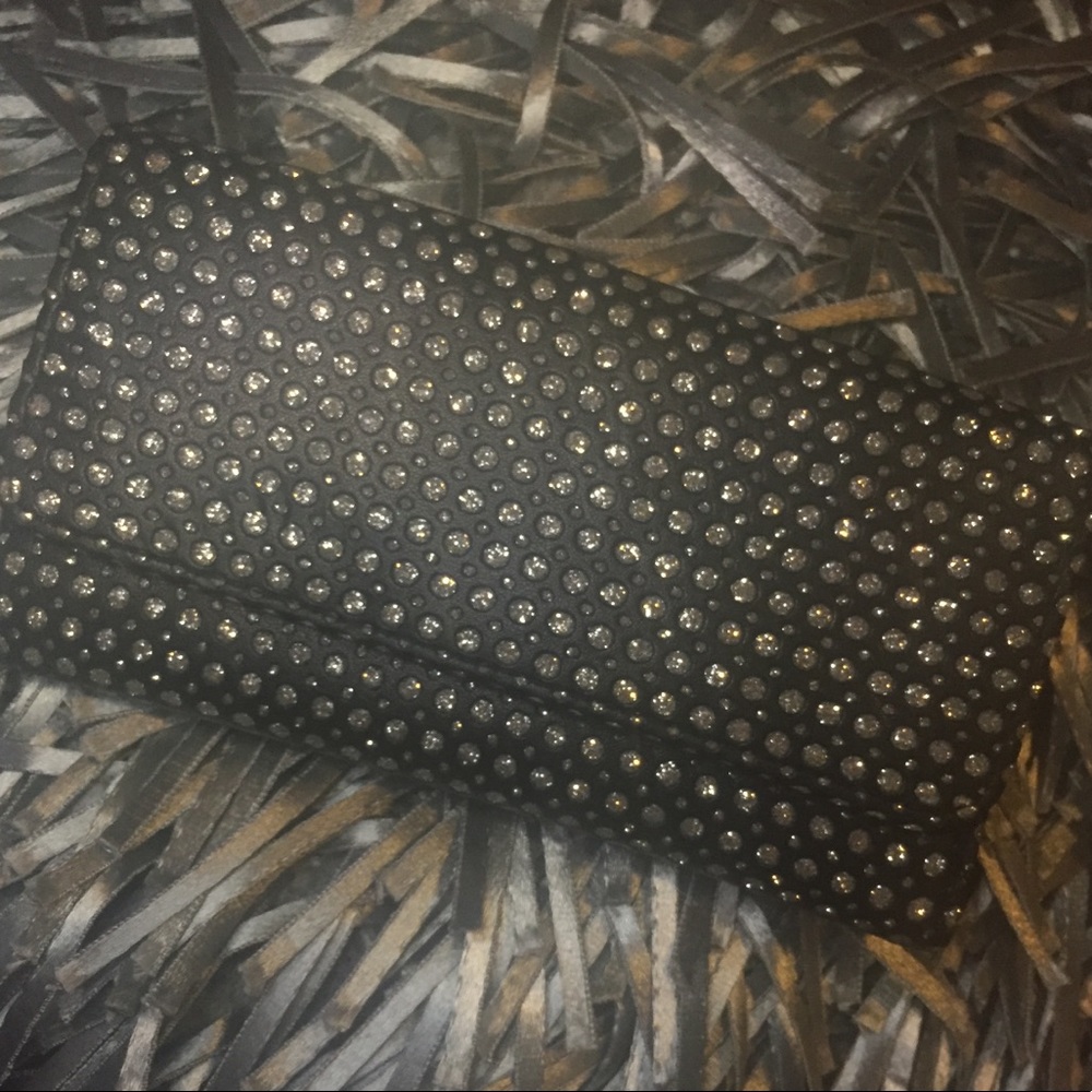 ⛔️SOLD⛔️ Black & Silver polka dot glitter wallet!